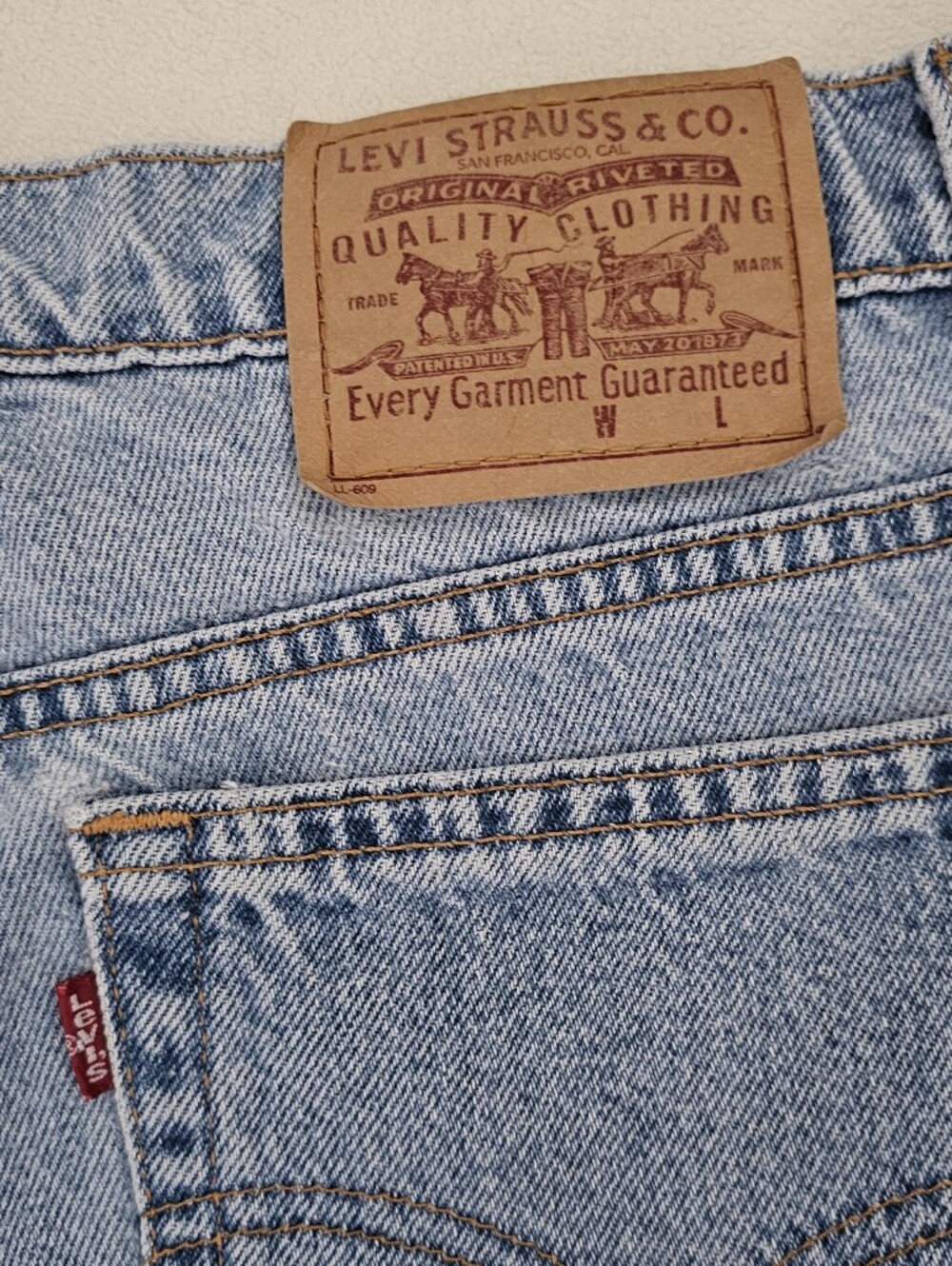 PERFECT CONDITION VINTAGE LEVI'S Light Blue Denim Wms Shorts 100% Cotton Sz 14 R - Picture 9 of 11